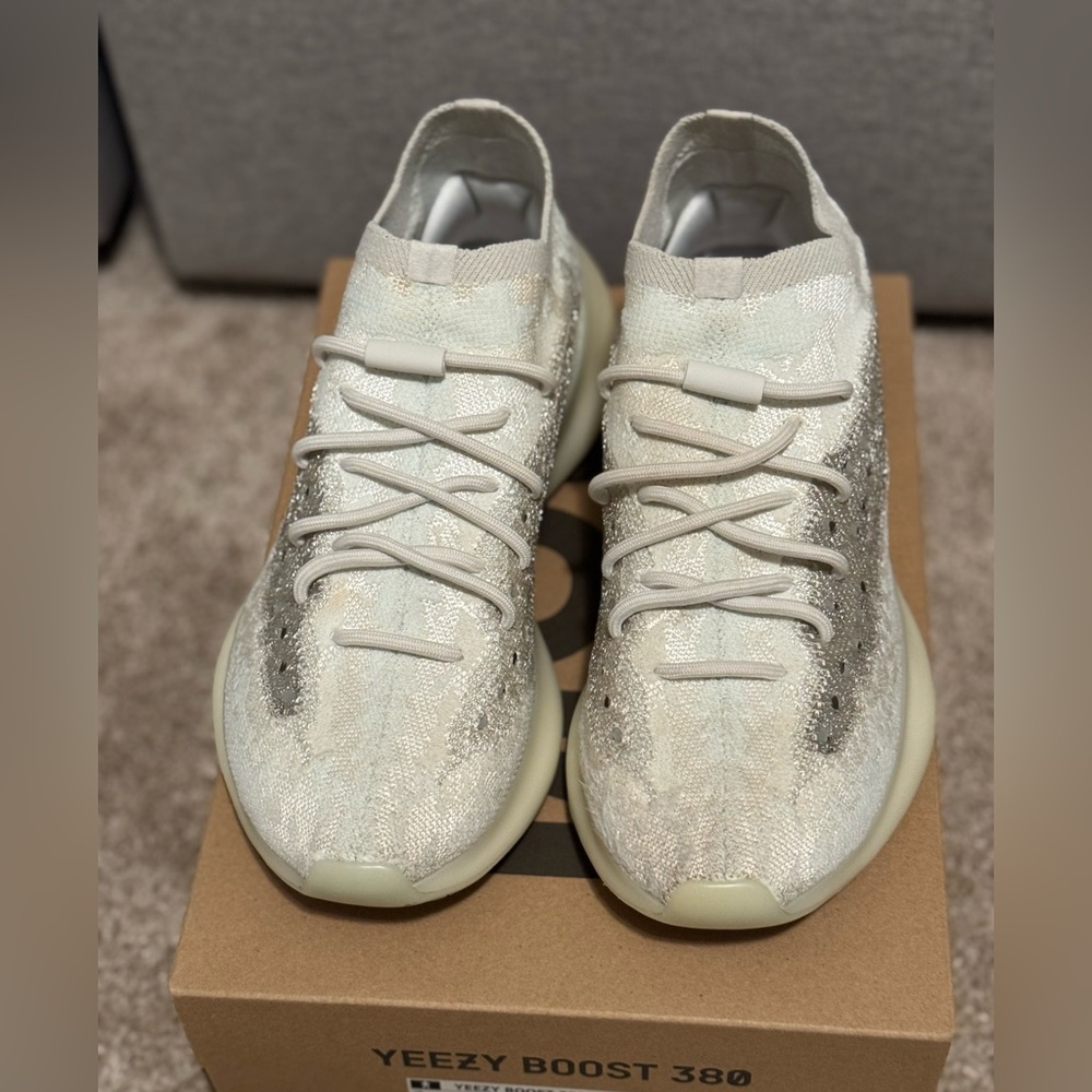 Men’s 9.5 Yeezy Boost 380